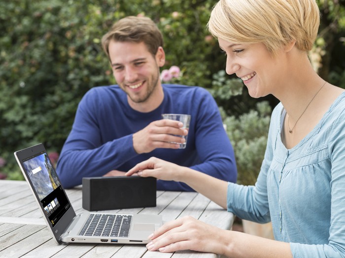 Satellite_CL10-B_lifestyle