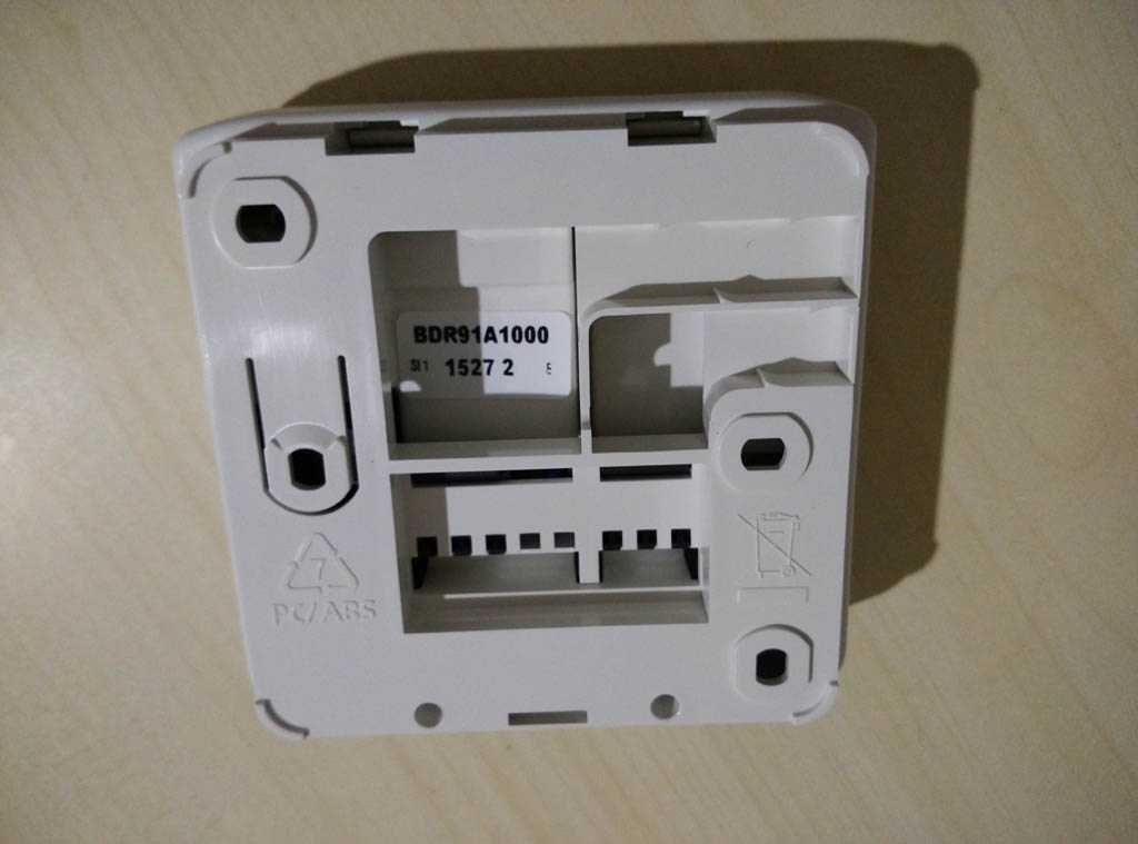 Honeywell_Round_Connected_termostad_arka